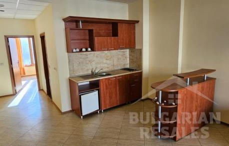 Купете апартамент с тераса и изглед към басейна - Снимка 3