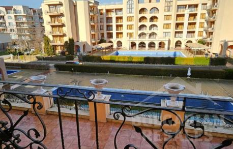 Купете апартамент с тераса и изглед към басейна - Снимка 7