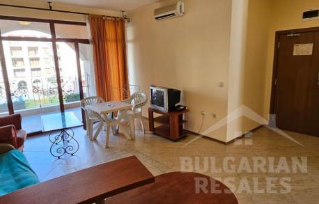 Купете апартамент с тераса и изглед към басейна - Снимка 4