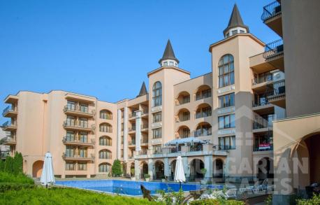 Голяма площ, апартамент в комплекс Palazzo - Снимка 1