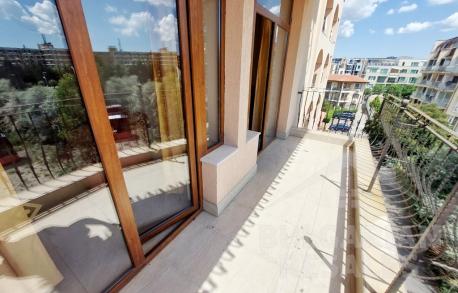 Голяма площ, апартамент в комплекс Palazzo - Снимка 8