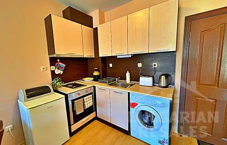 Апартамент с директен достъп до плувния басейн в „Panorama Bay 1“ - Снимка 3