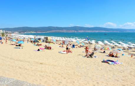 Прекрасен апартамент с голям балкон комплекс Гранд Камелиа 2 - Снимка 4