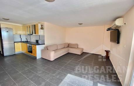 4-стаен апартамент в жилищна сграда - Снимка 2