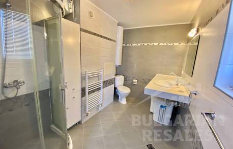 4-стаен апартамент в жилищна сграда - Снимка 18