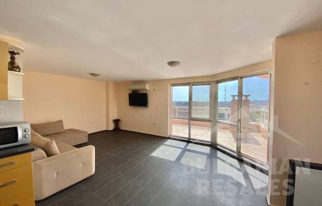 4-стаен апартамент в жилищна сграда - Снимка 19