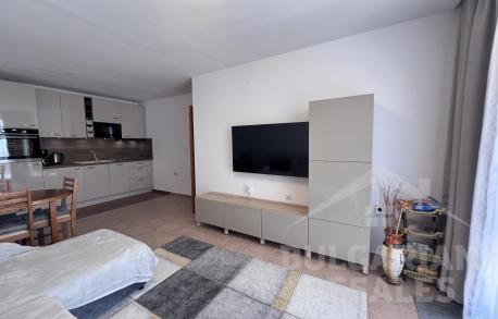 Byt s dobrou opravou a nábytkom, priamo pri mori! - Фото1