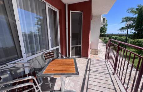 Byt s dobrou opravou a nábytkom, priamo pri mori! - Фото6