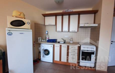 Изгодна инвестиция! Апартамент с гледка към морето, първа линия! - Снимка 4