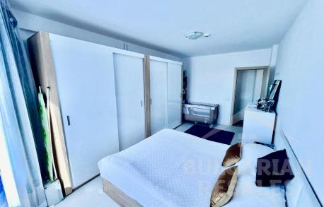 Стилен апартамент с изглед към басейна в тихо място - Снимка 7