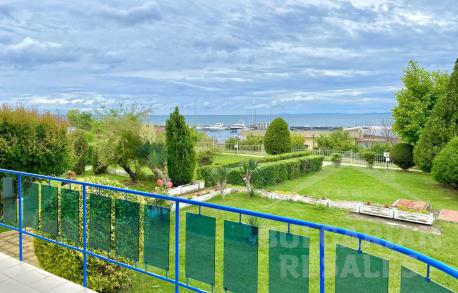 Апартамент с няколко спални на крачка от яхтеното пристанище - Снимка 1