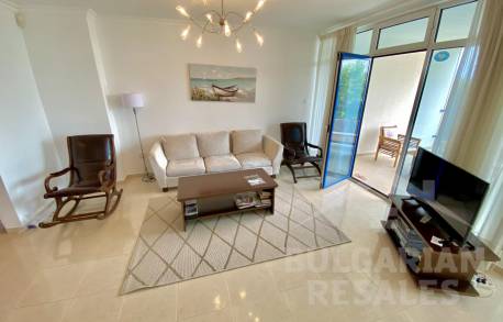 Апартамент с няколко спални на крачка от яхтеното пристанище - Снимка 2