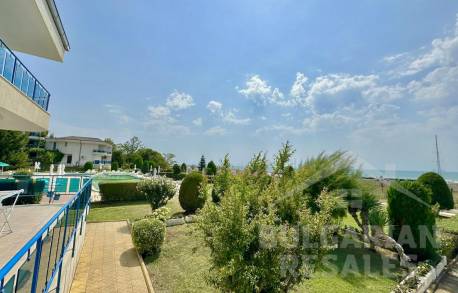 Апартамент с няколко спални на крачка от яхтеното пристанище - Снимка 27