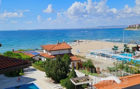 Priestranný byt na prvom rade v Elenite - Фото1