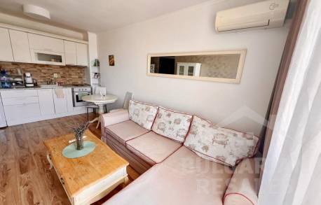 Apartment in a cozy family complex - Photo 2