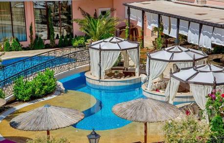 Студио в модерен комплекс с красива територия - Снимка 11