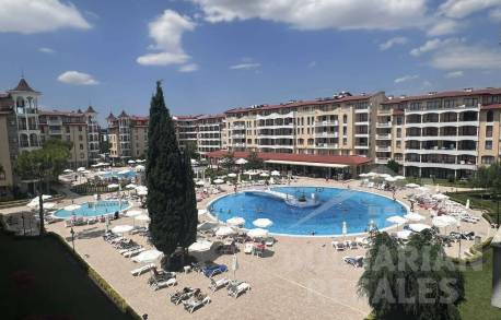Gotowe do zamieszkania mieszkanie z widokiem na basen, kompleks „Royal Sun” - Фото1
