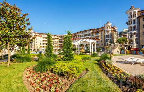 Výhľad na bazén, apartmán v prestížnom rezortnom komplexe - Фото21