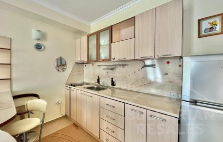 Widok na basen, apartament z 1 sypialnią w „Saint George Palace” - Фото3