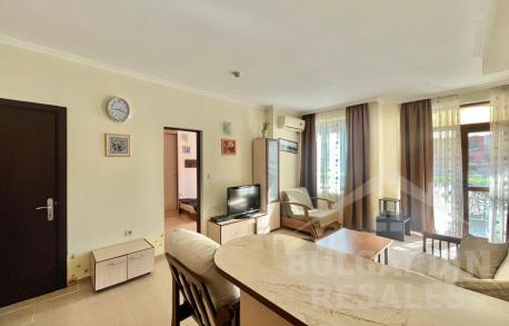 Widok na basen, apartament z 1 sypialnią w „Saint George Palace” - Фото4