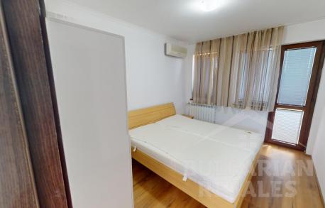 Three-story house with direct access to the pool - Photo 12