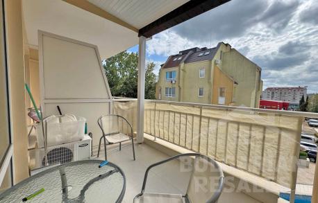 Апартамент с изглед към басейна в тих район на Слънчев бряг - Снимка 9