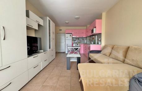 Апартамент с изглед към басейна в тих район на Слънчев бряг - Снимка 3