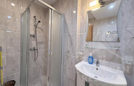 Слънчев апартамент на пешеходно разстояние от центъра - Снимка 11