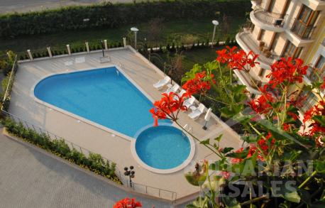 Слънчев апартамент на пешеходно разстояние от центъра - Снимка 2