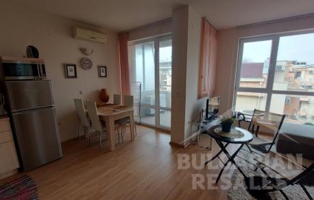 Property in a quiet family complex - Photo 3