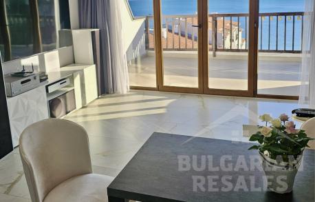 Първа линия! Луксозен апартамент с изглед към морето и планините - Снимка 4