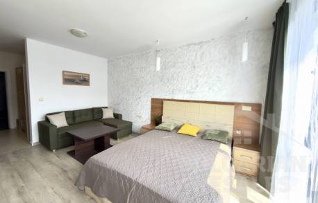 Na predaj zrekonštruované štúdio v letovisku Sunny Beach s výhľadom na bazén - Фото4