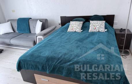 Na predaj zrekonštruované štúdio v letovisku Sunny Beach s výhľadom na bazén - Фото4