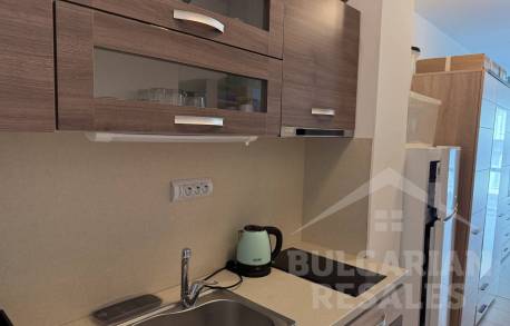 Na predaj zrekonštruované štúdio v letovisku Sunny Beach s výhľadom na bazén - Фото7