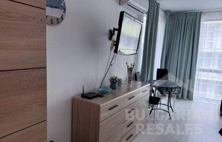 Na predaj zrekonštruované štúdio v letovisku Sunny Beach s výhľadom na bazén - Фото3