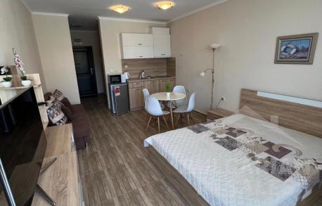 Nice apartment in a complex on the first line - Photo 2