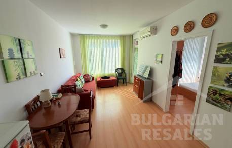 Купить недорого двухкомнатную квартиру, вид на бассейн, комплекс 