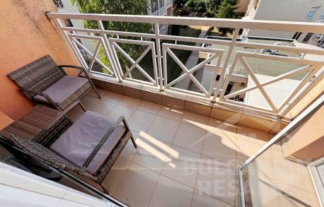 Two bedrooms, new furniture, pool view - Photo 14