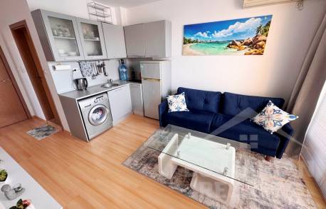 Two bedrooms, new furniture, pool view - Photo 1