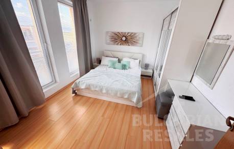 Two bedrooms, new furniture, pool view - Photo 4