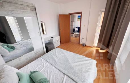 Two bedrooms, new furniture, pool view - Photo 6