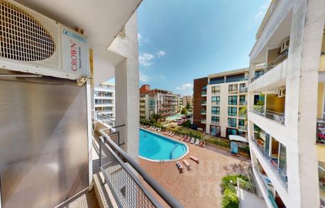 Изглед към басейна! Апартамент в комплекс „Sunset Beach 2“ - Снимка 12