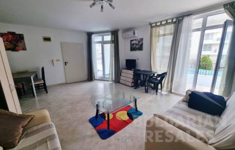 Niedroga kawalerka w kompleksie z basenami i rozległym terenem - Фото3