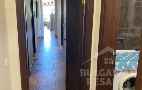 Отличен апартамент в жилищен блок с изглед към морето - Снимка 10