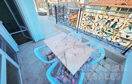 Прекрасен апартамент с огромна тераса - Снимка 13