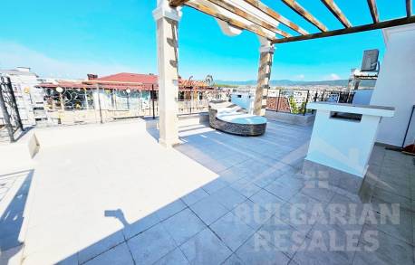 Прекрасен апартамент с огромна тераса - Снимка 15