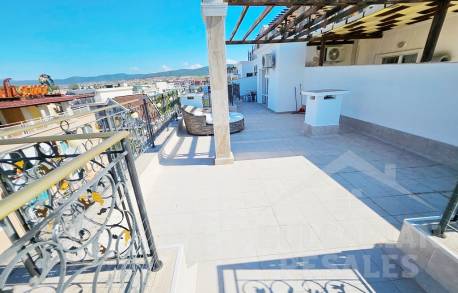 Прекрасен апартамент с огромна тераса - Снимка 16