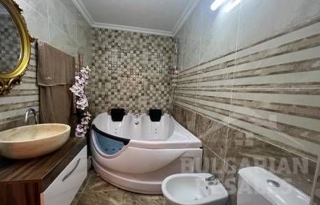 Štýlový byt v modernom komplexe s bazénom  - Фото13