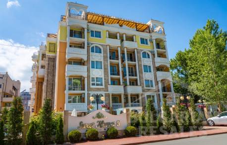 Apartment in a small modern complex - Photo 1