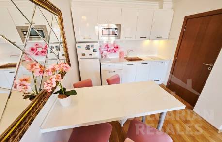 Прекрасен апартамент с огромна тераса - Снимка 5